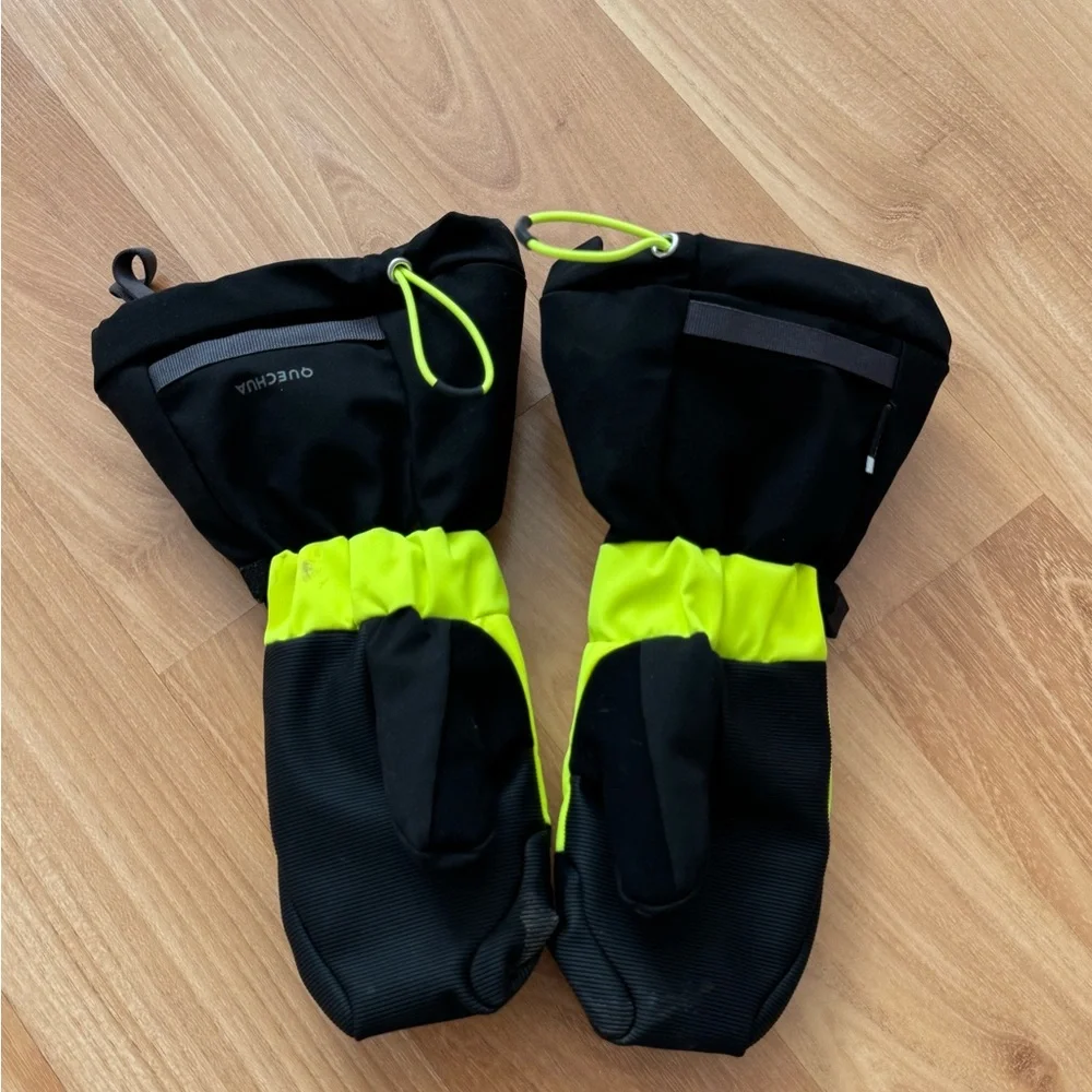 Decathlon Kids Black and Neon Yellow Mittens